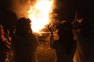 Miles de personas celebran San Juan en Soto de la Marina