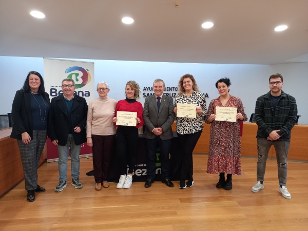 La peluquería Wappa´s gana el III Concurso de Escaparates Navideños del Ayuntamiento de Santa Cruz de Bezana