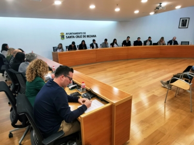 El equipo de gobierno municipal mantendrá su oferta de diálogo con todos los grupos municipales para estudiar bonificaciones para algunos colectivos en el transporte urbano municipal