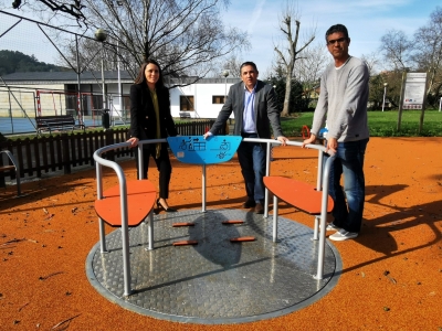 El Ayuntamiento remodela el parque infantil de La Jaya en Maoño para mejorar su accesibilidad e inclusividad