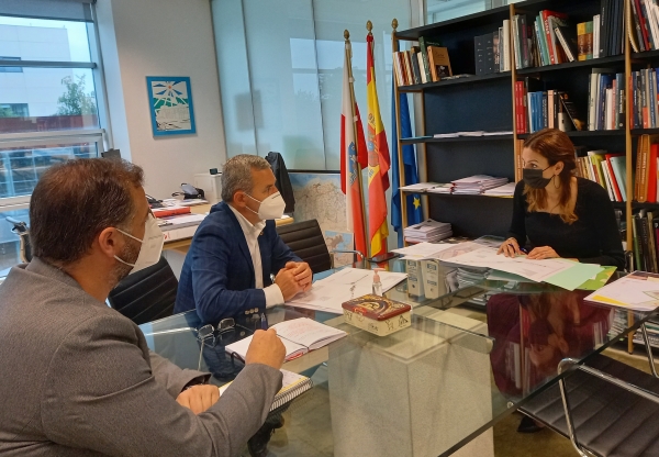 Reunión con la directora general de Turismo para abordar diferentes proyectos turísticos en el municipio