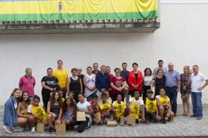 El equipo de gobierno de Bezana se reúne con  la Asociación Alouda Cantabria, para conocer el programa Vacaciones en Paz y ofrecer su colaboración con el proyecto