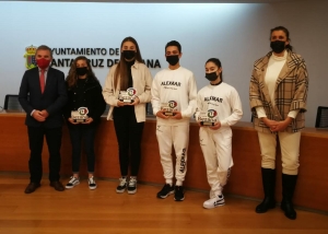 El Ayuntamiento homenajea a deportistas locales con títulos nacionales e internacionales