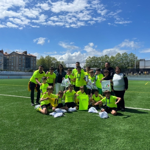 Fútbol y automovilismo en Santa Cruz de Bezana durante el último fin de semana de abril